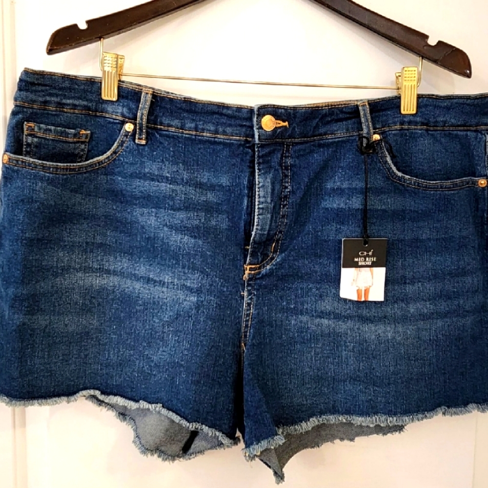 Sofia Vergara Jean's Shorts Size 18, NWT